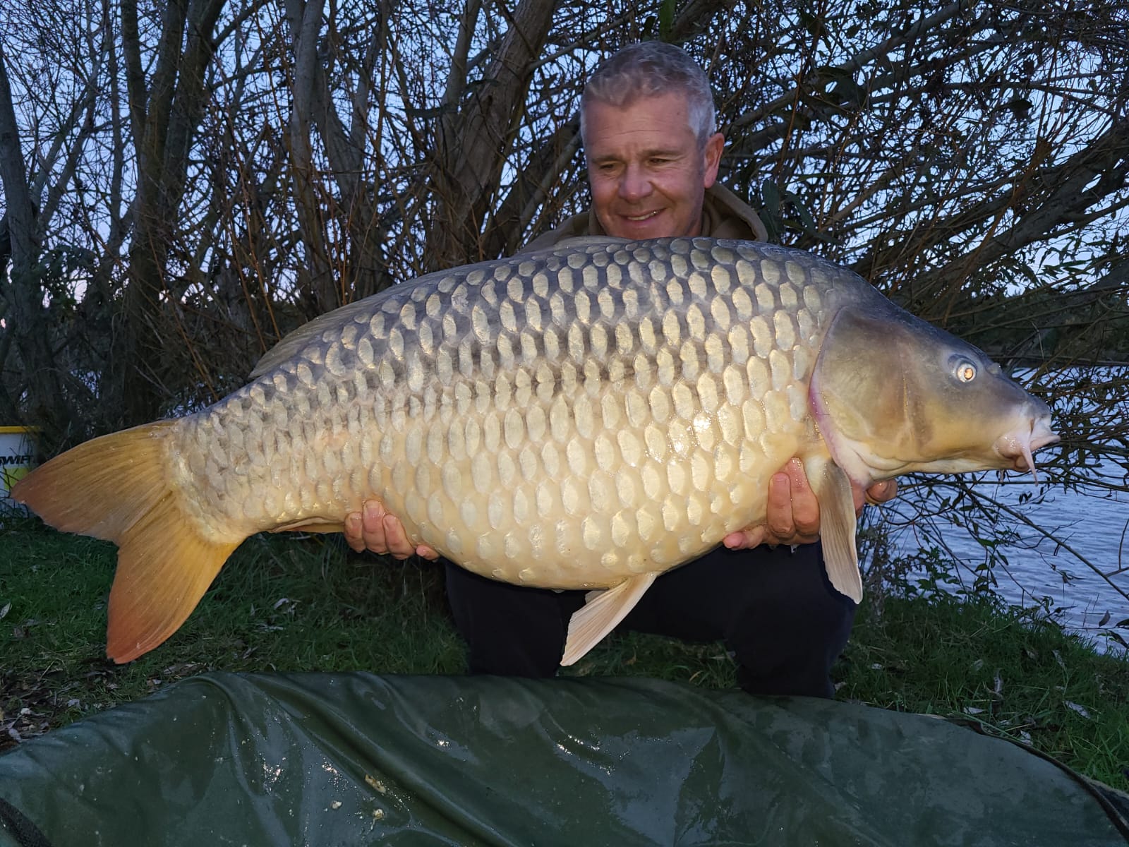 lake exclusive carp fishing holiday