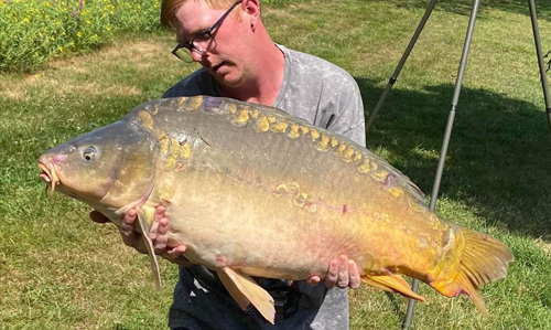 lake exclusive carp fishing holiday