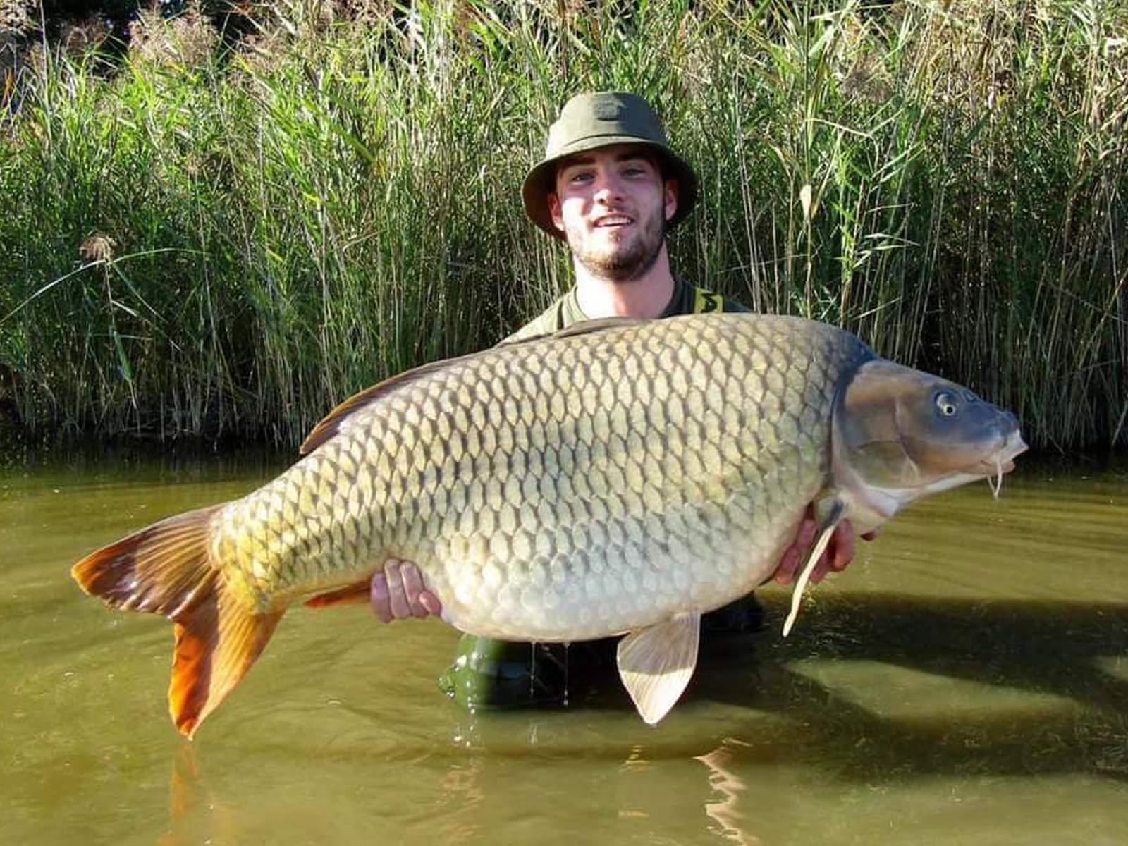 lake exclusive carp fishing holiday