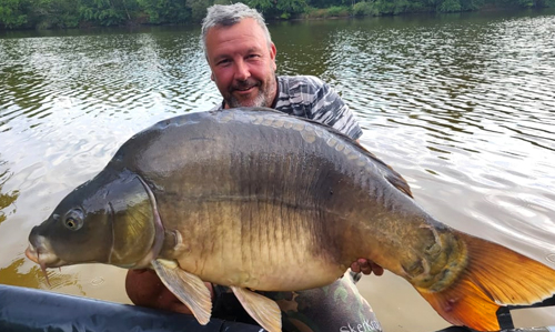 lake exclusive carp fishing holiday