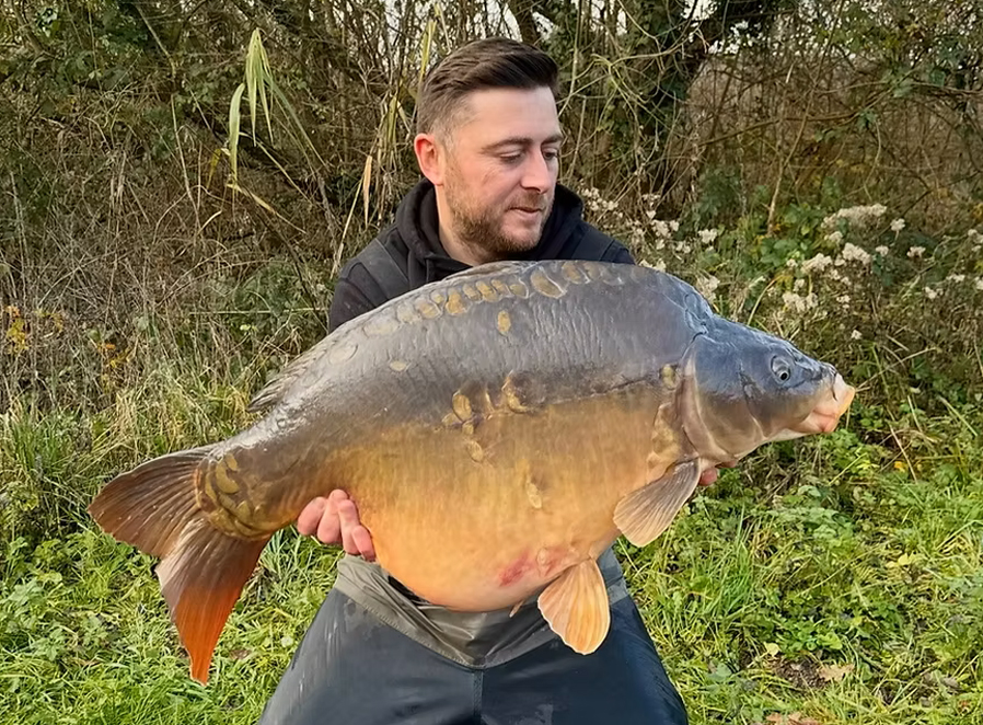 lake exclusive carp fishing holiday